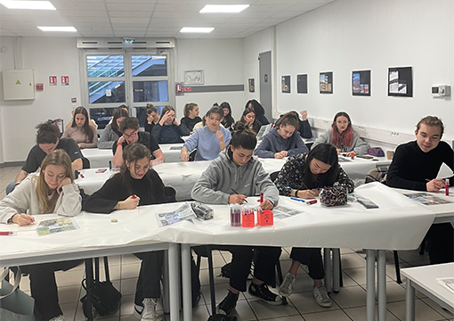 Atelier croquis géant pour les étudiants à l'école CREAD Lyon